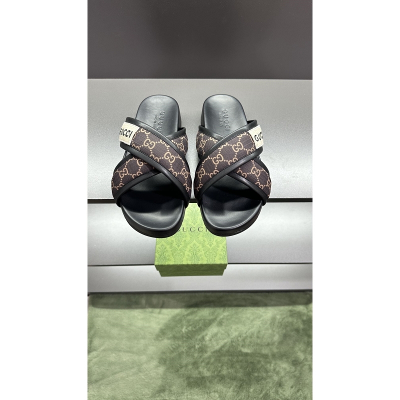 G*u*i slippers